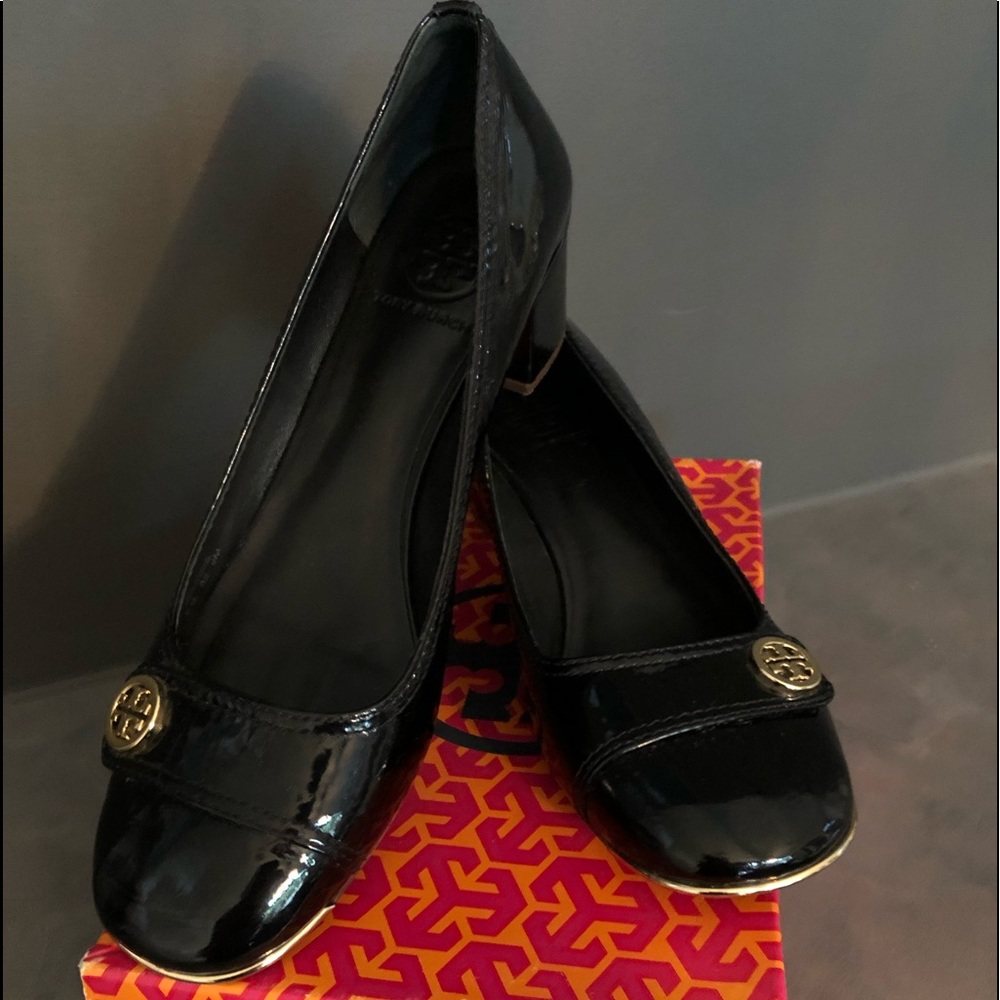 Tory Burch black patent size 9 shoes